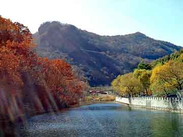 新澳门二四六天天彩，听音河岸的最初端